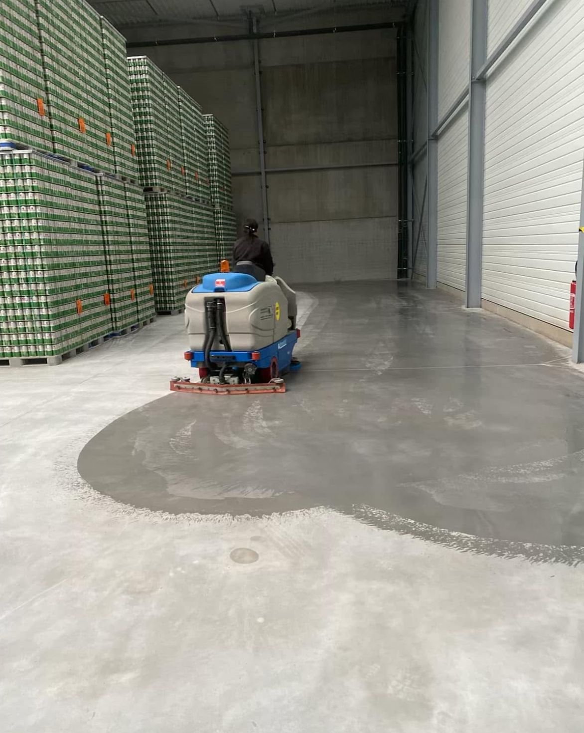 Équipe de nettoyage en action